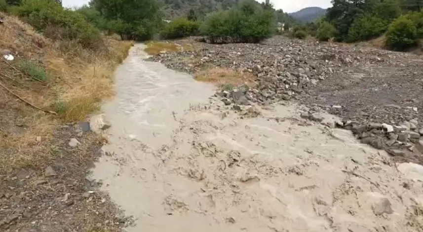 Sağanak dereleri taşırdı