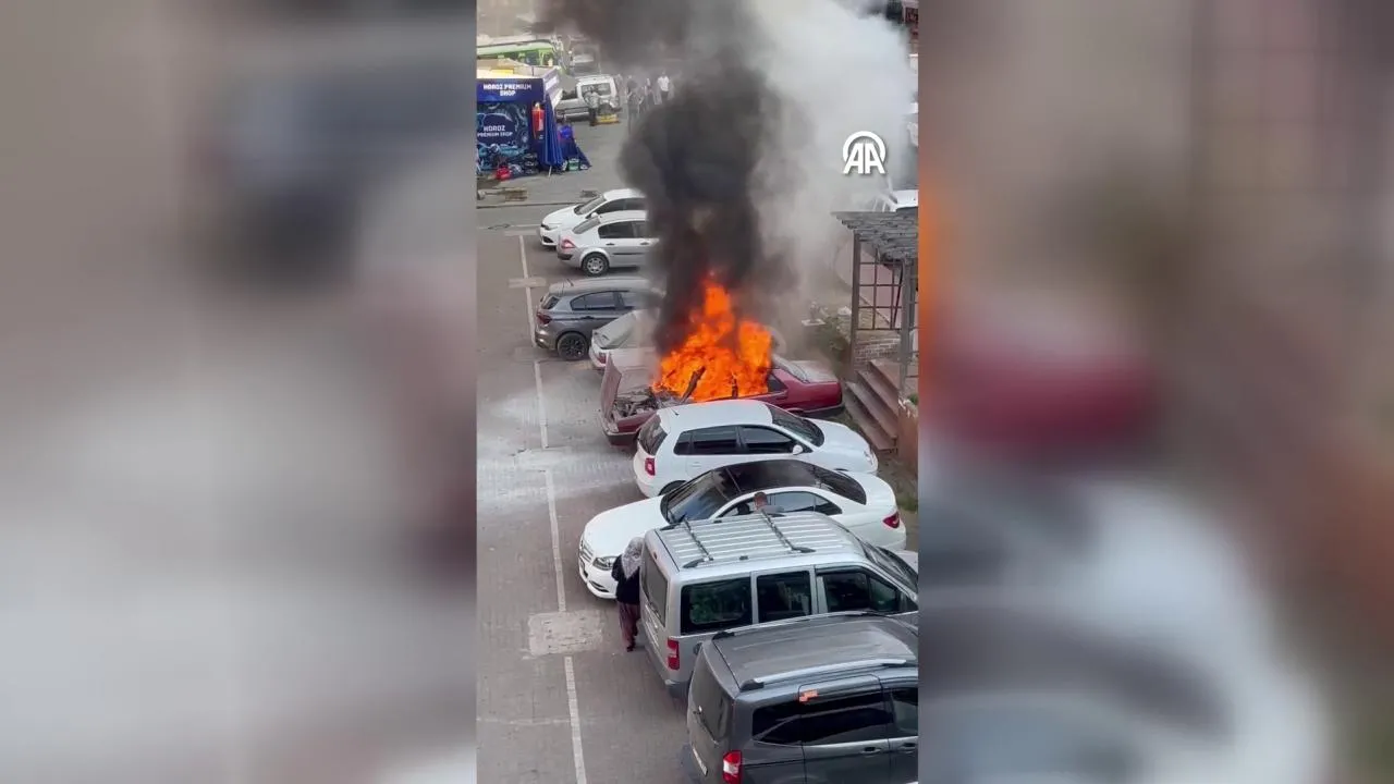 Park halindeki otomobilde çıkan yangın söndürüldü