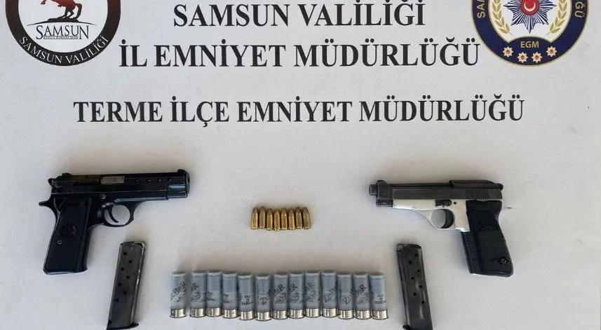 Samsun'da kesinleşmiş hapis cezası bulunan firari hükümlü tabancayla yakalandı