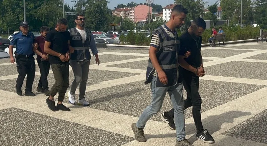 Çaldıkları motosikletleri Düzce'de satmaya çalışan 3 zanlı tutuklandı