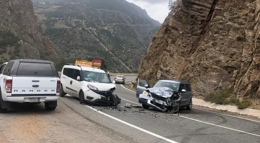 Gümüşhane'de trafik kazasında 4 kişi yaralandı