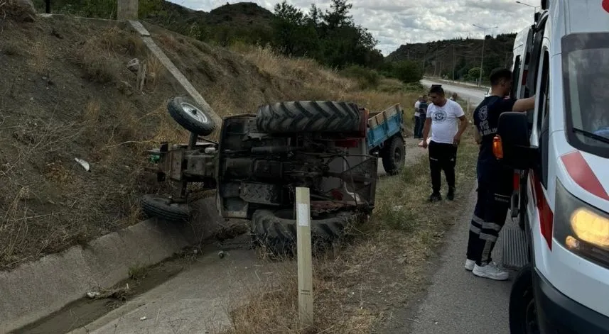 Çorum'da devrilen traktörün sürücüsü yaralandı