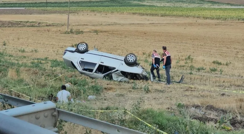 Devrilen otomobildeki kadın öldü, bebeği yaralandı