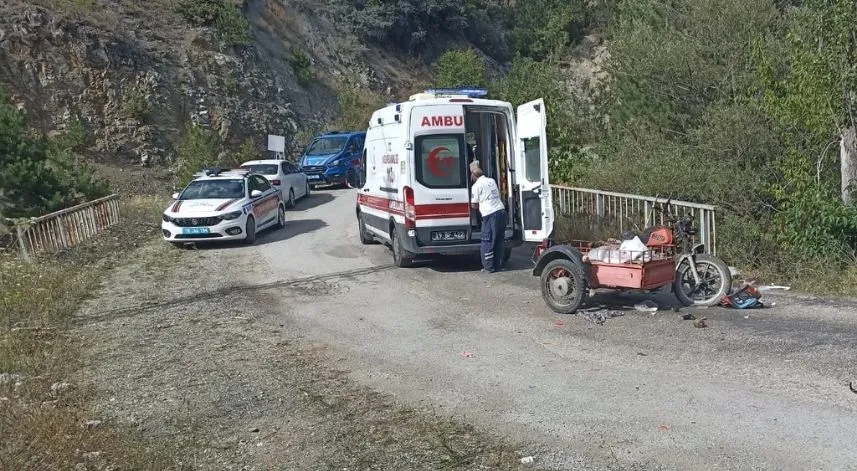 Kamyonla çarpışan sepetli motosikletteki kadın öldü, eşi yaralandı