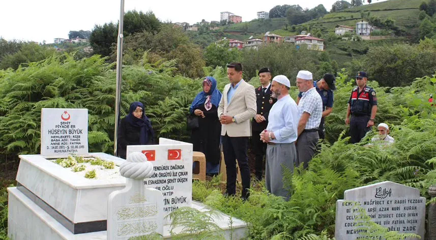 Rizeli şehit, şehadetinin 29. yılında kabri başında anıldı