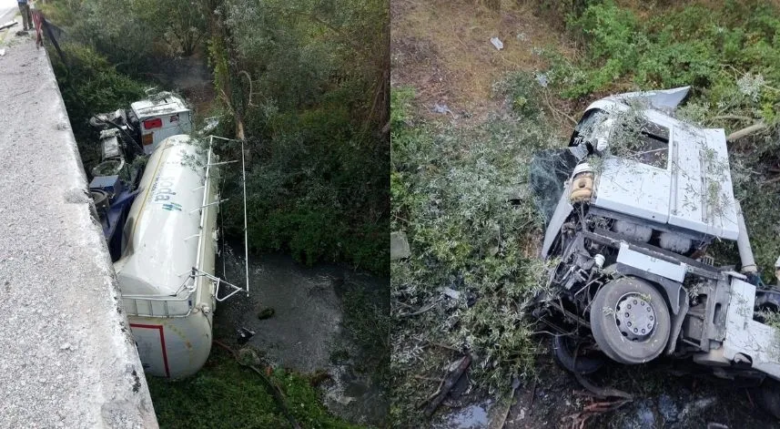 Tilkiye çarpmamak için manevra yapan tır dere yatağına devrildi