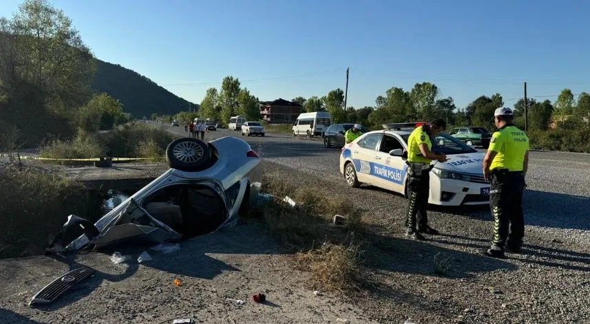 Kanala devrilen otomobildeki 1 kişi öldü, 3 kişi yaralandı