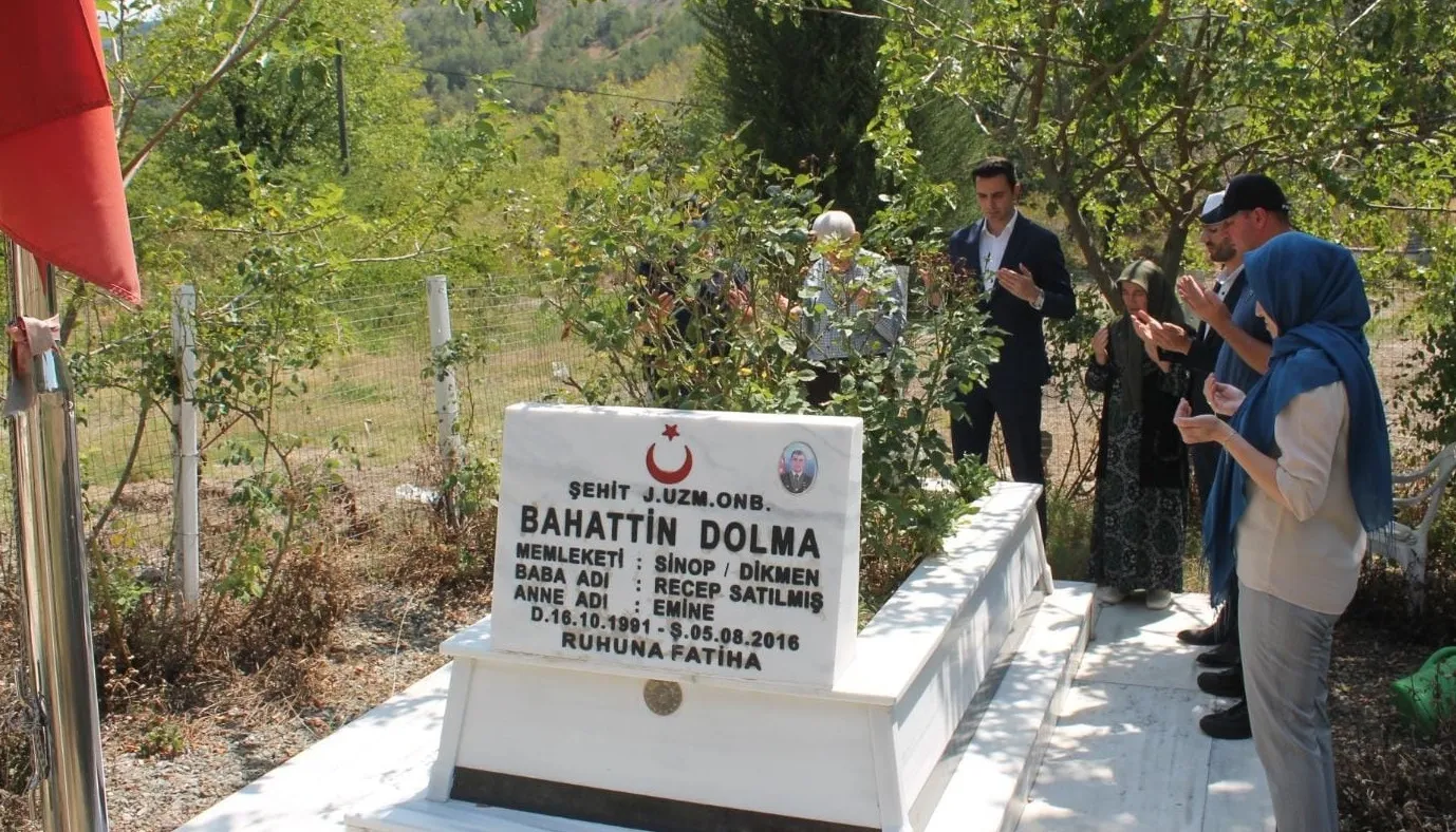 Şehit Dolma kabri başında anıldı