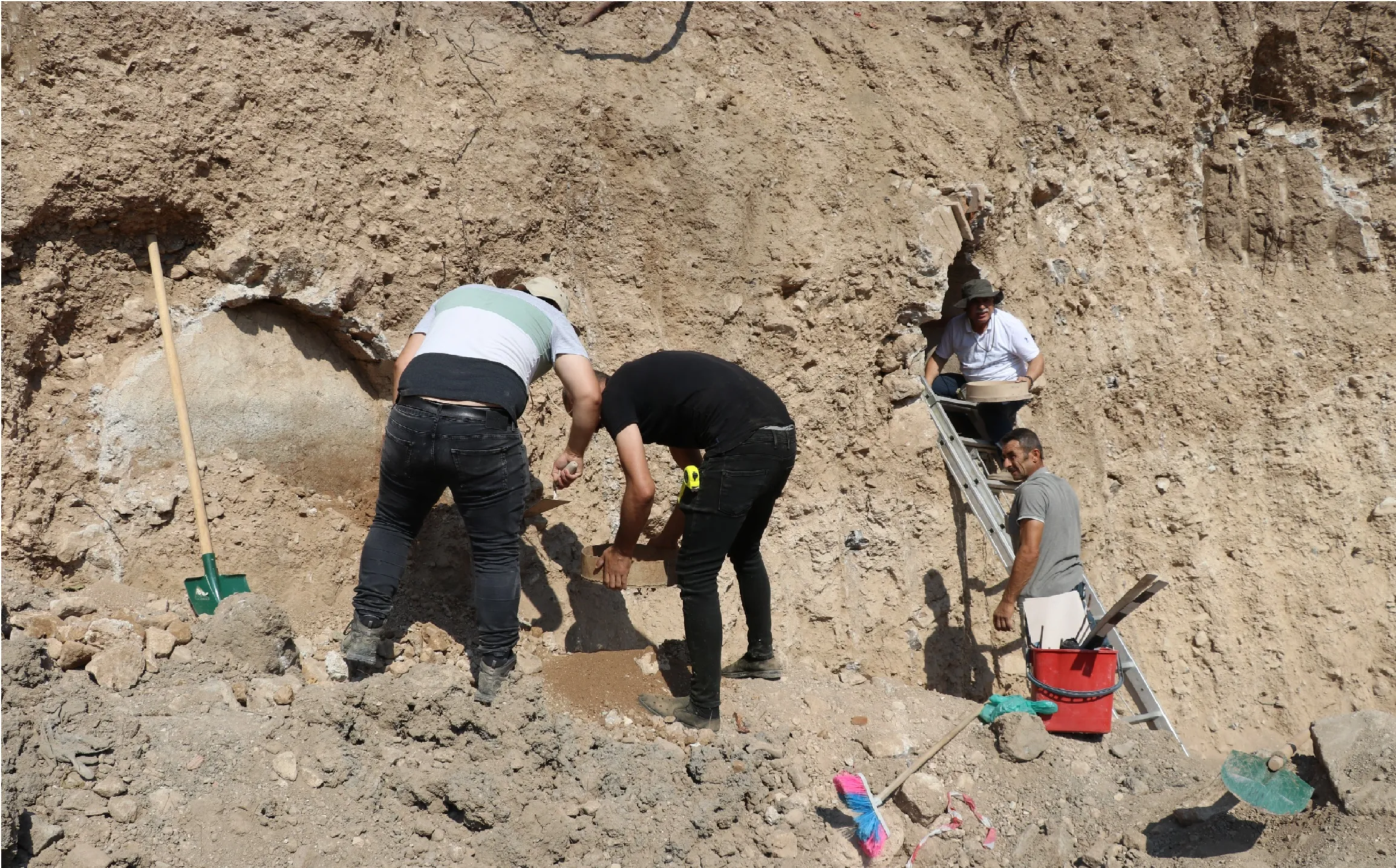 2 bin yıllık olduğu değerlendirilen insan kemikleri bulundu