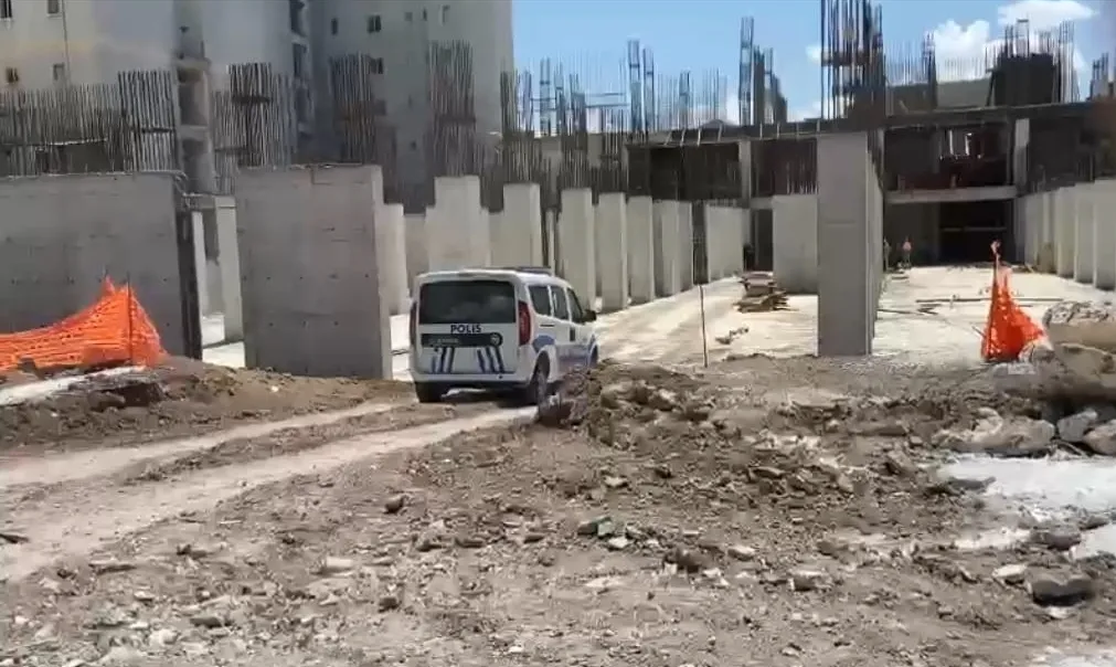 İnşaattan düşen işçi öldü