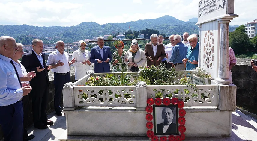 Ekrem Orhon, Rize Kalesi'ndeki kabri başında anıldı