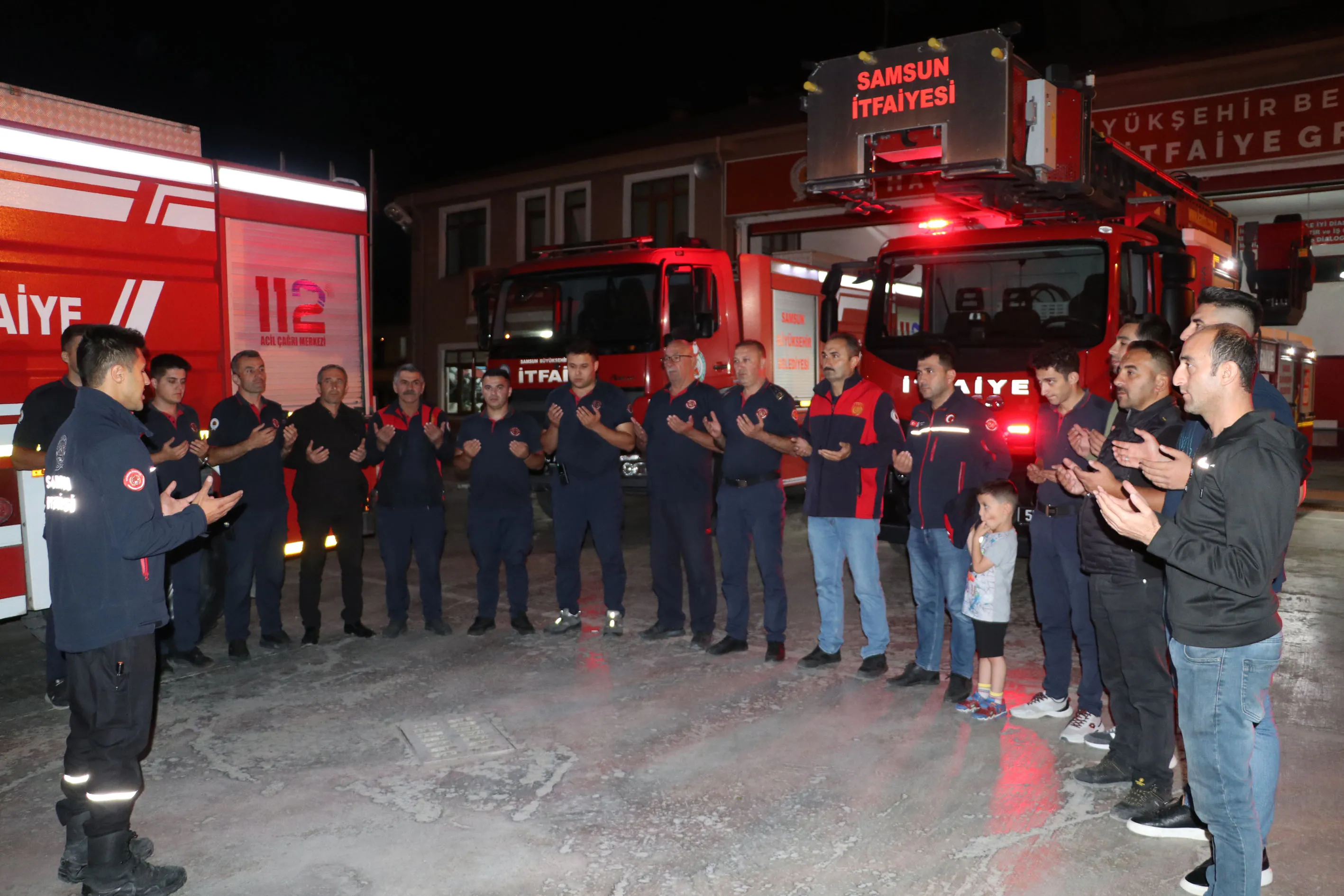 Samsun'dan iki ekip, Bolu'daki yangına müdahale için 'itfaiyeci duası'yla gönderildi