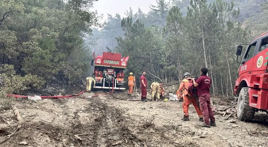 Bolu'daki yangın söndürme çalışmalarına gönüllüler de destek veriyor