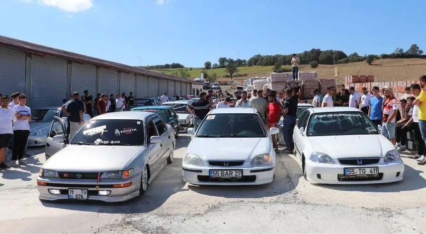 Modifiye araç tutkunları Samsun'da bir araya geldi