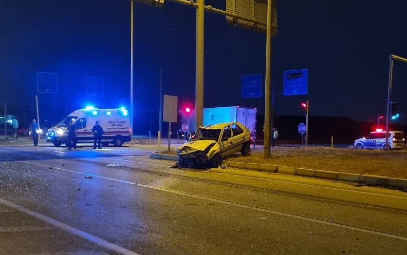 Kamyonla çarpışan otomobildeki 1 kişi öldü