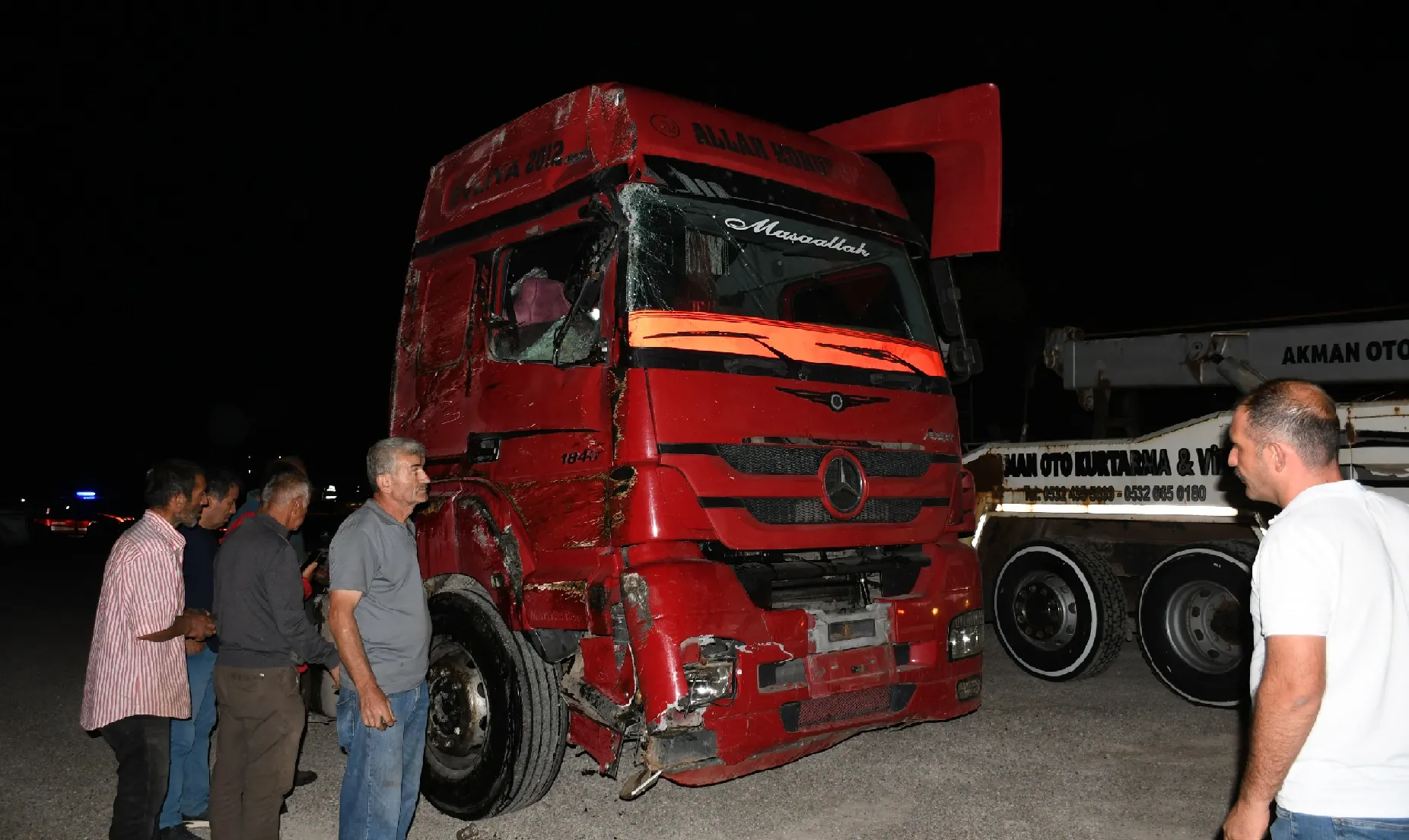 Mengen'de devrilen tırın sürücüsü yaralandı