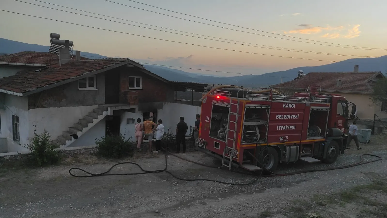 Müstakil evde çıkan yangın itfaiye ekiplerince söndürüldü