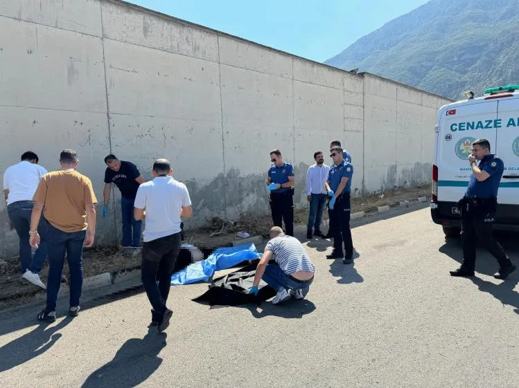 Babasını öldürüp polise teslim oldu   