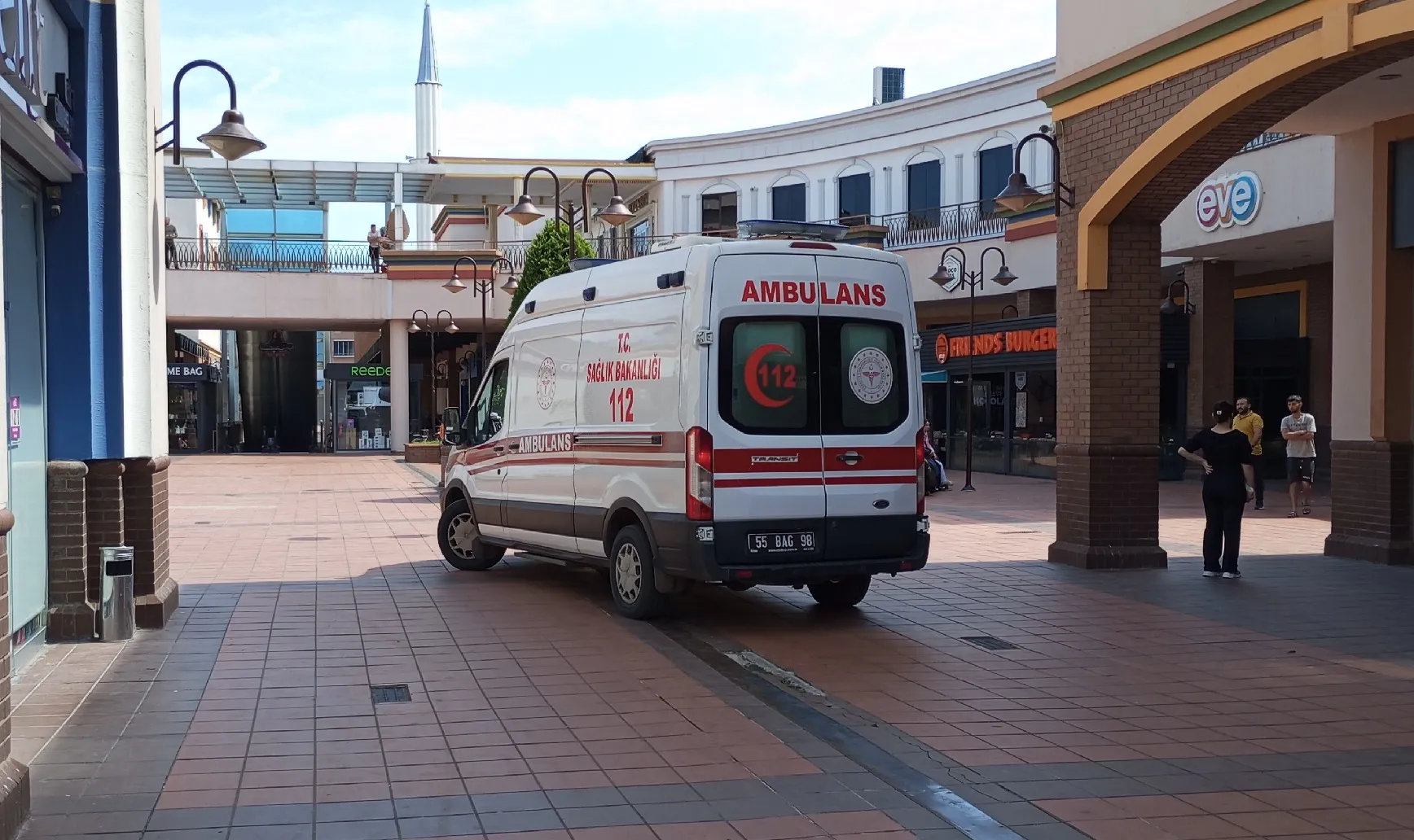 Merdivenden düşen işçi yaralandı