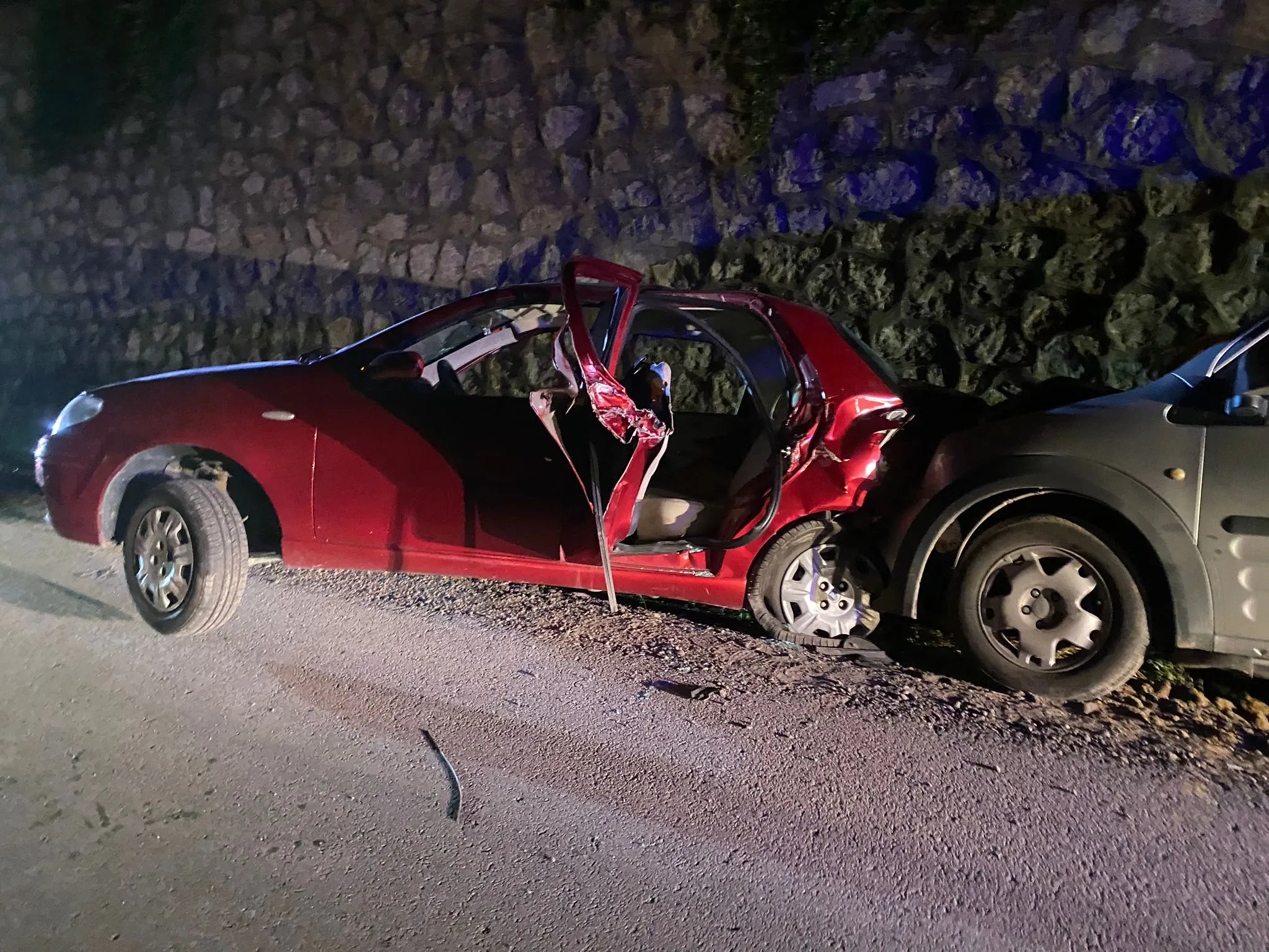 2 aracın karıştığı trafik kazasında 1 kişi öldü, 3 kişi yaralandı