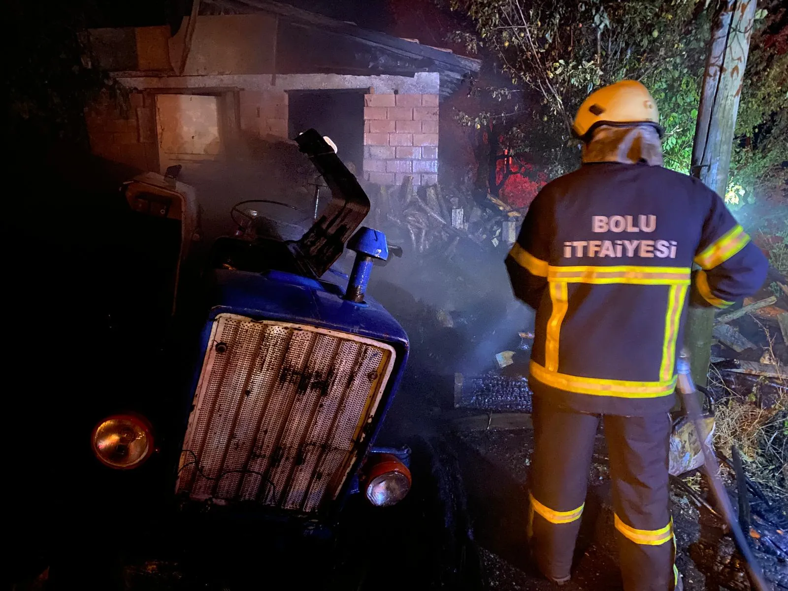 Bolu'da yangın çıkan traktörde hasar oluştu