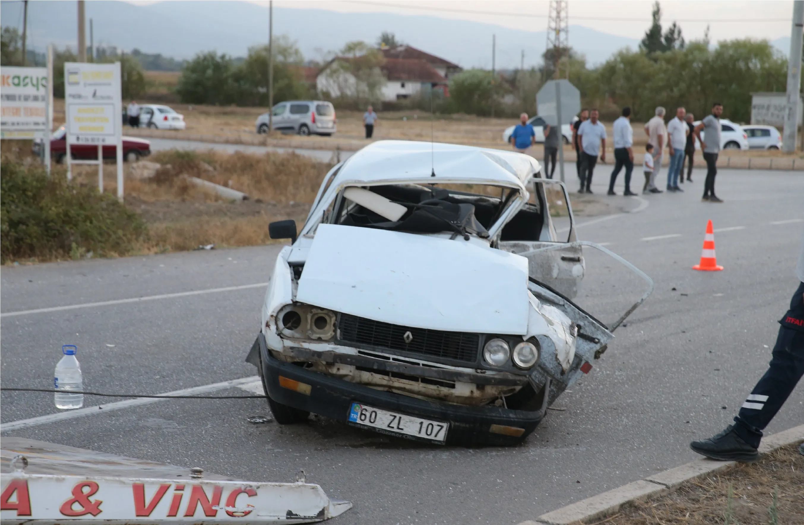 İki otomobilin çarpıştığı kazada 1 kişi öldü, 3 kişi yaralandı