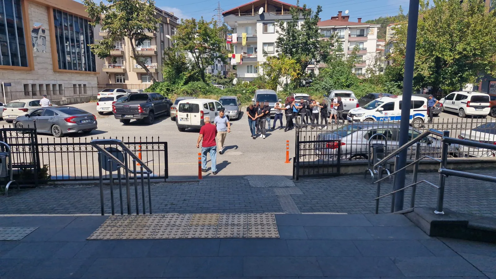 Uyuşturucu operasyonunda yakalanan 6 zanlıdan 5'i tutuklandı