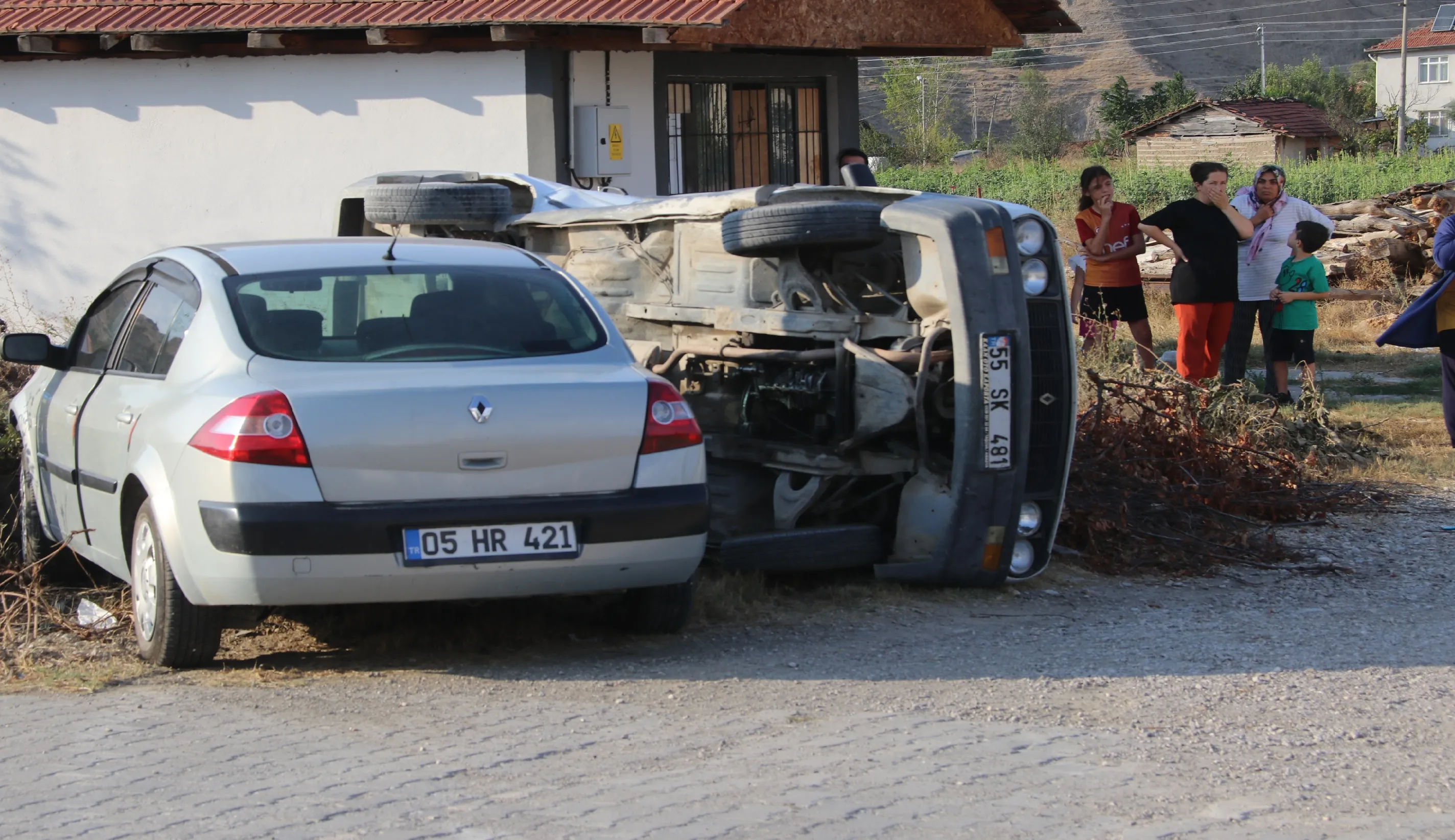 İki otomobilin çarpıştığı kazada 2 kişi yaralandı