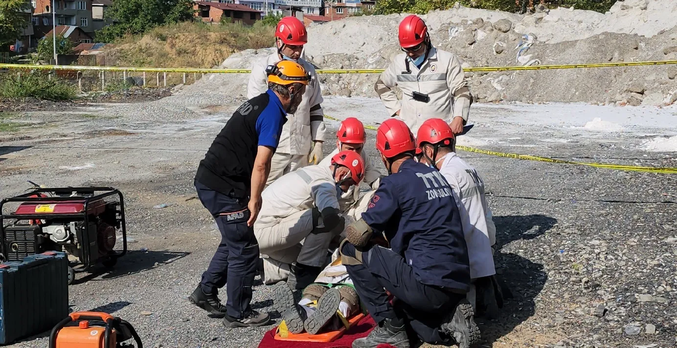 Zonguldak'ta yarışmaya hazırlanan madenciler deprem tatbikatına katıldı