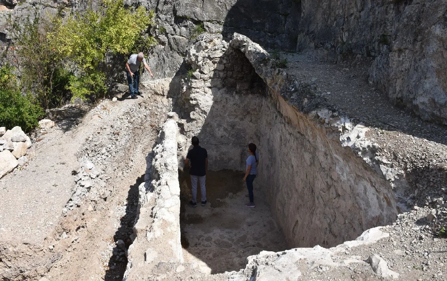 Gevhernik Kalesi'ndeki kazılarda çeşme ve sarnıç bulundu