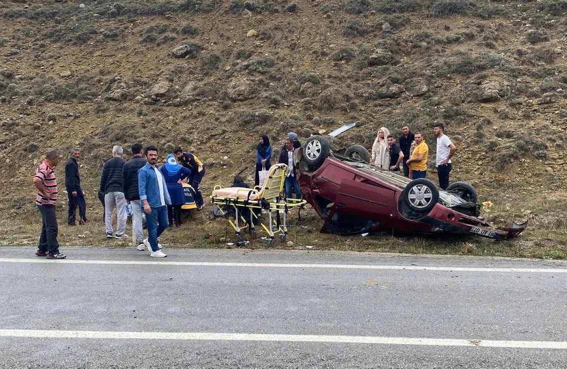 Takla atan otomobildeki 6 kişi yaralandı