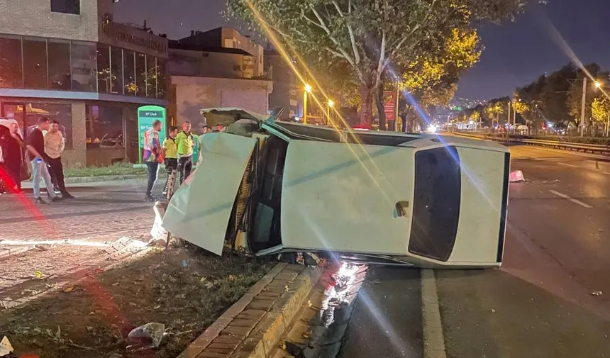 Aydınlatma direğine çarpan otomobildeki bir kişi yaralandı