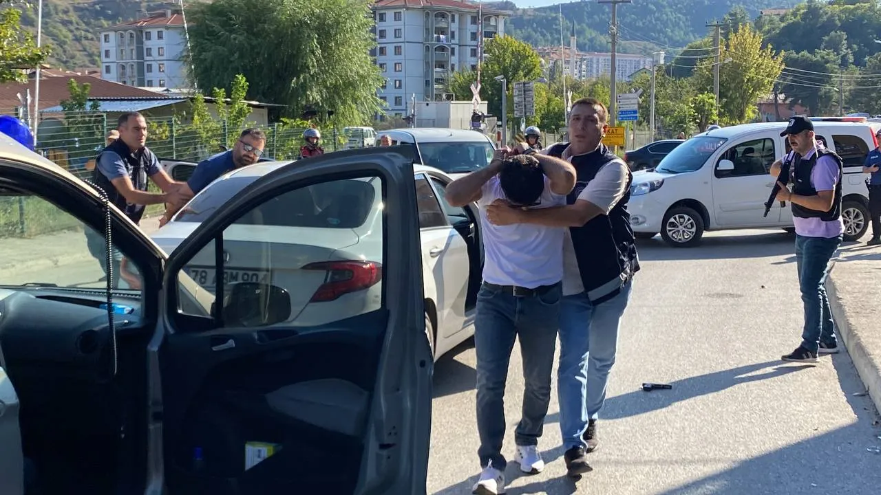 Polis memurları gasp tatbikatı düzenledi