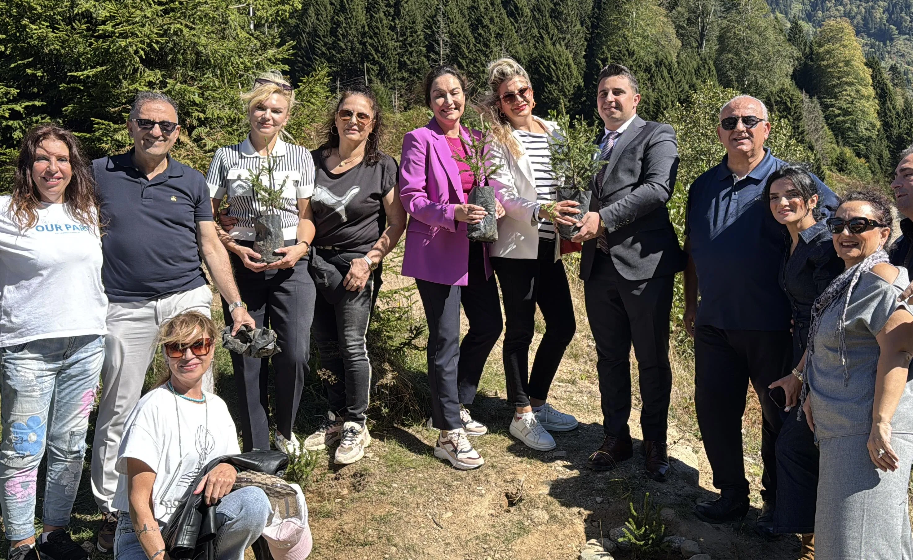 Uluslararası Karadeniz Rize-Ayder Forumu'na katılan heyet, Ayder Yaylası'nda fidan dikti