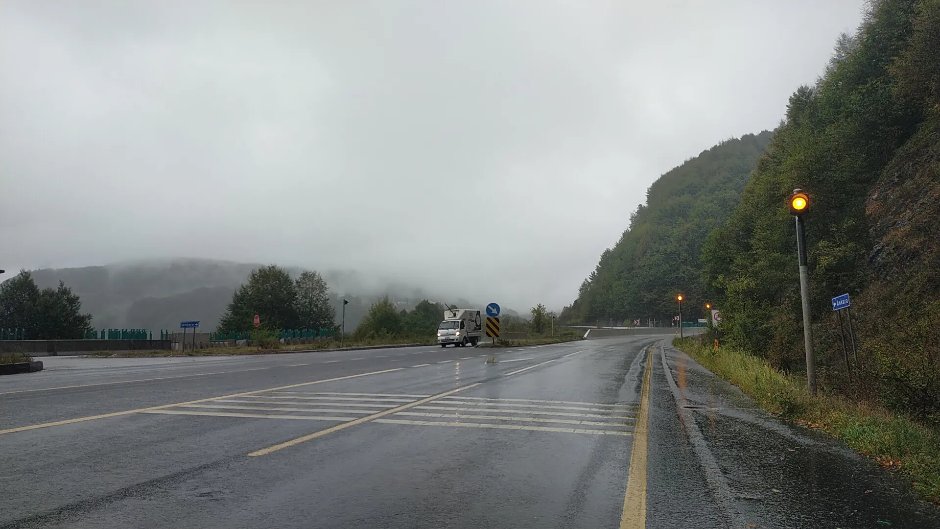 Bolu Dağı'nda sağanak ve sis etkili oldu