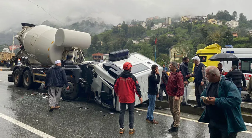 Rize'de kamyon ile çarpışan beton mikserindeki 2 kişi yaralandı