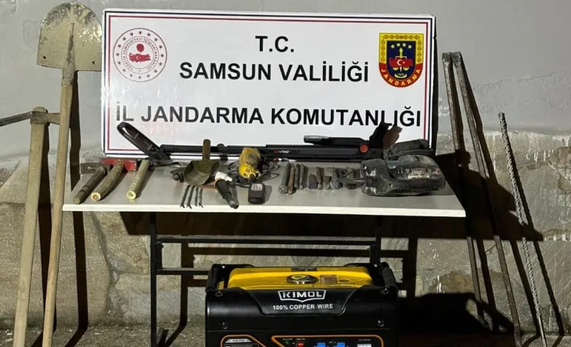 Kaçak kazı yapan 4 kişi suçüstü yakalandı