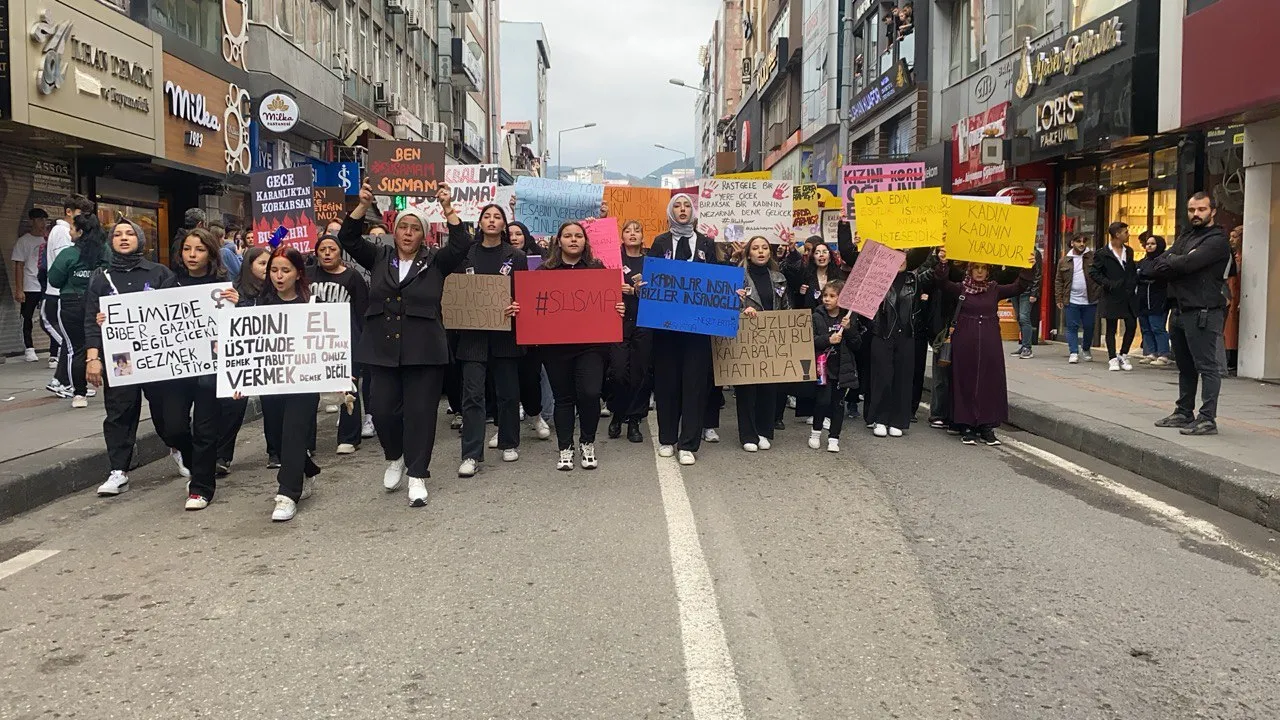 Kadına yönelik şiddet protesto edildi