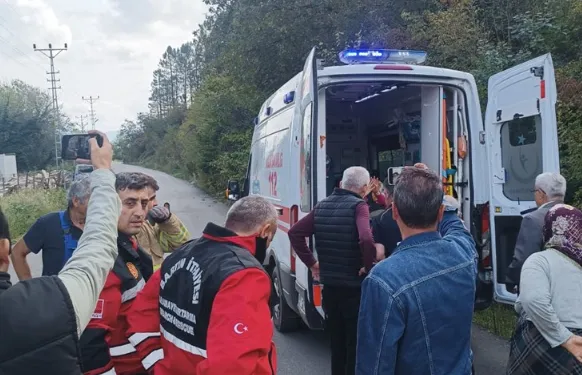 Mantar toplarken düşerek ayağı kırılan kadın, ekiplerce kurtarıldı