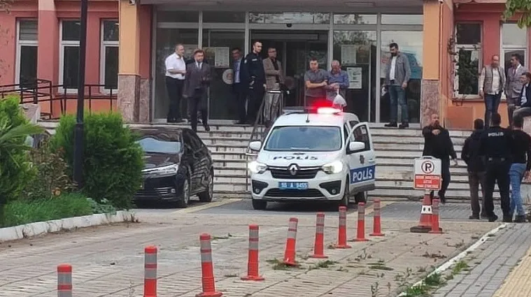 Ayrıldığı kadını bıçaklayarak öldüren, kızını yaralayan zanlı tutuklandı