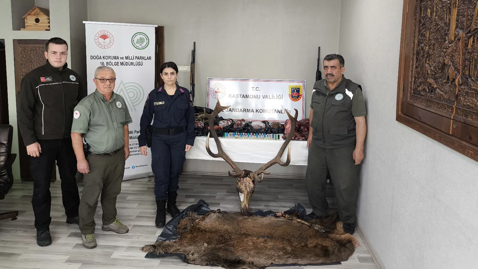 Yakalanan avcıların evinde geyik etinden yapılan sucuk ele geçirildi