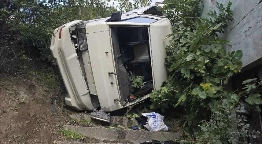 Karabük'te devrilen camlı panelvandaki 7 çocuk yaralandı