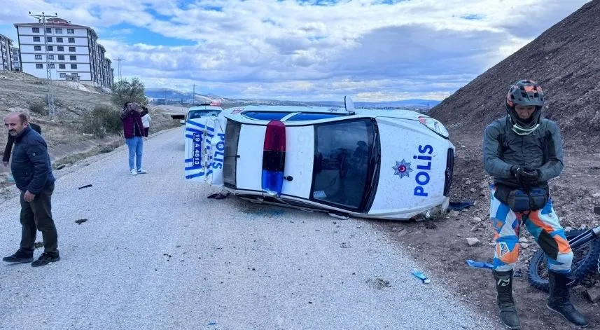 Şüpheli aracı kovalayan polis otosu takla attı: 2 yaralı