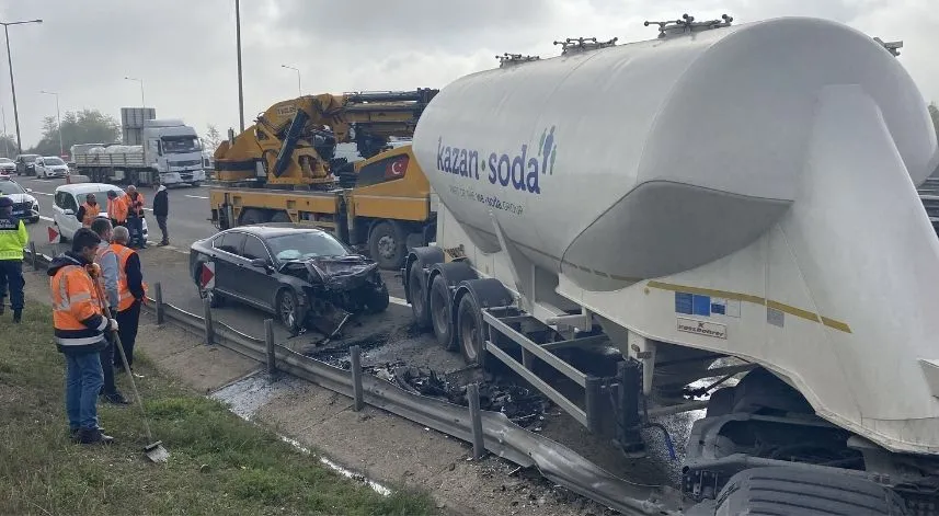 Bolu'da tanker ile otomobilin çarpıştığı kazada sürücüler yaralandı