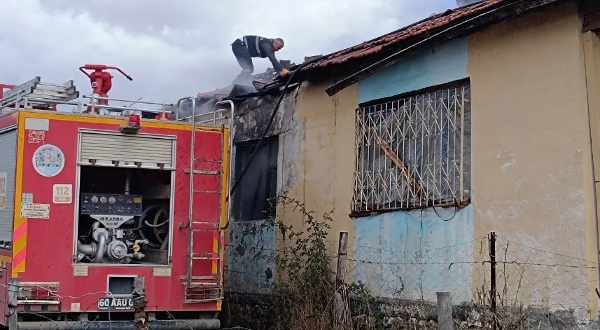 Tokat'ta çıkan yangında bir evde hasar meydana geldi