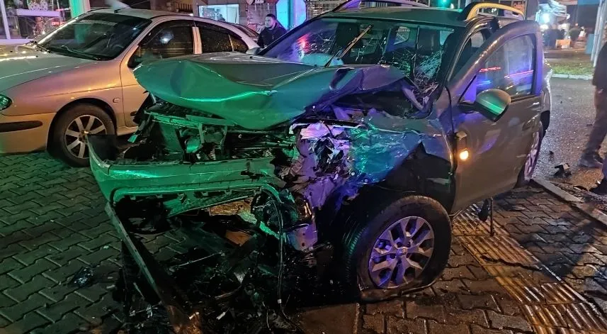 Samsun'da iki otomobilin çarpıştığı kazada 2 kişi yaralandı