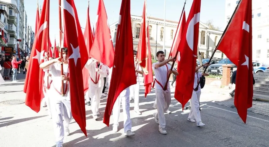 Samsun'da 1919 metre Türk bayrağıyla Cumhuriyet Yürüyüşü düzenlendi