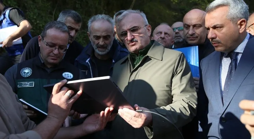 İçişleri Bakan Yardımcısı Karaloğlu, heyelan yaşanan köyde inceleme yaptı