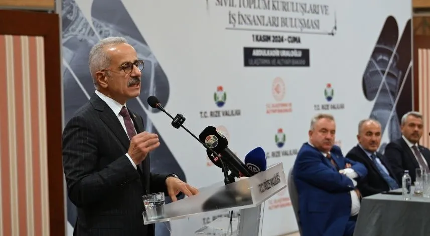 Bakan Uraloğlu, Rize'de sivil toplum kuruluşları ve iş insanları buluşmasında konuştu