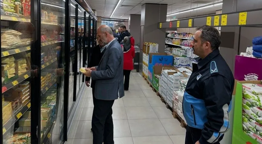 Zabıta ekiplerinden market denetimi